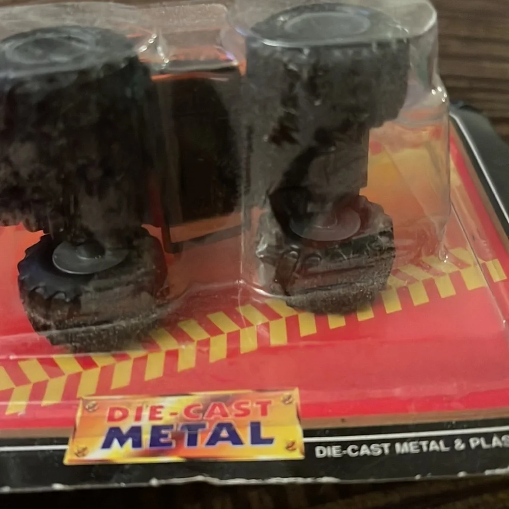 Motormax monster vehicle bug bomb Volkswagen die-cast